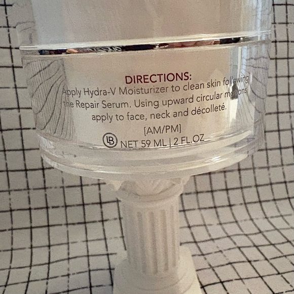 Lords + Belle Hydra - V Moisturizer NIB 2 FL OZ - Picture 2 of 5